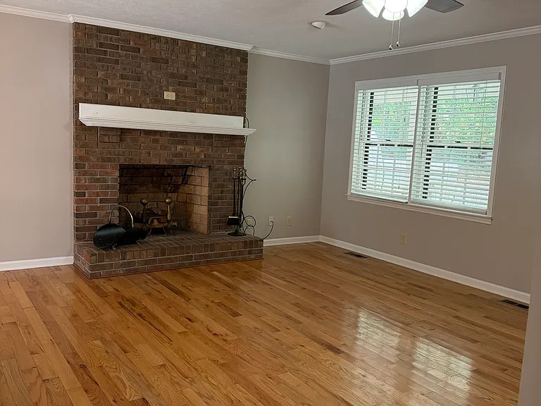 402 Skyline Dr — Photo 7