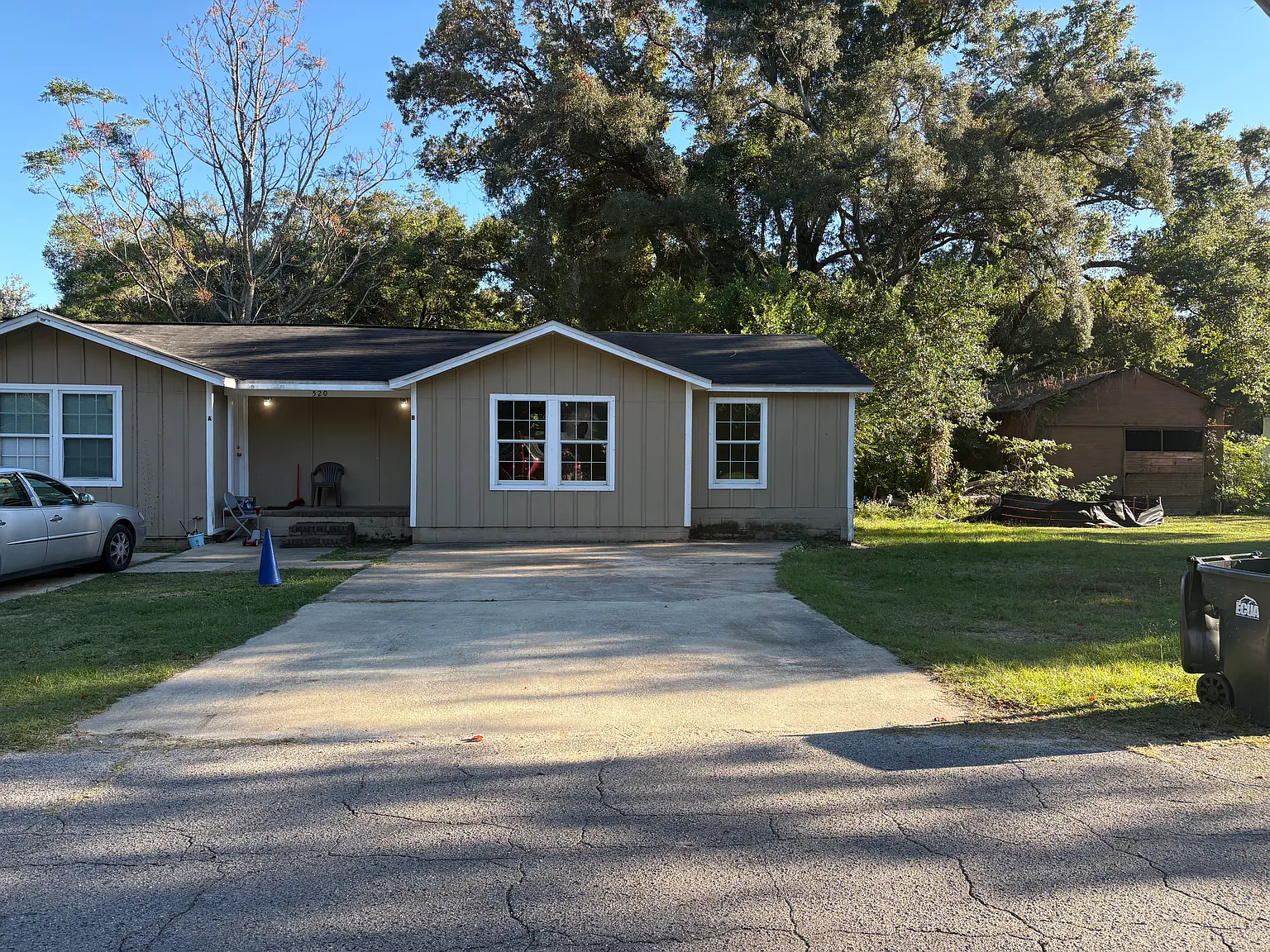 520 Cascade Dr — Photo 2