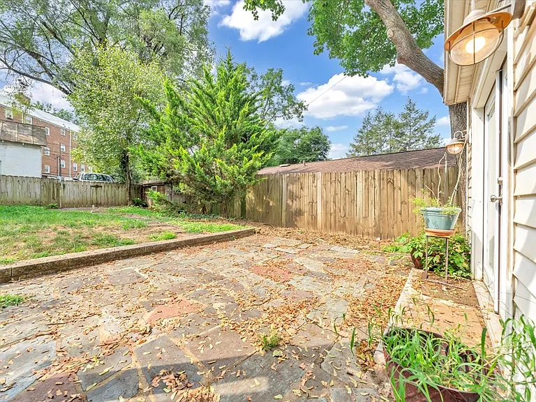 2410 Broadway Ave #B — Photo 30