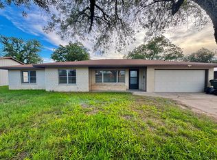 535 N 4th St, Uvalde, TX 78801
