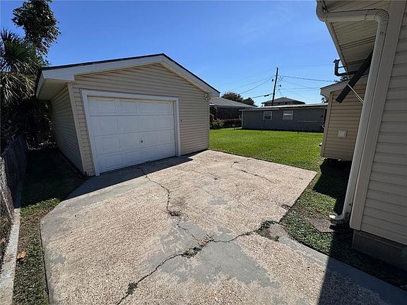 4th image of 921 Gaudet Dr