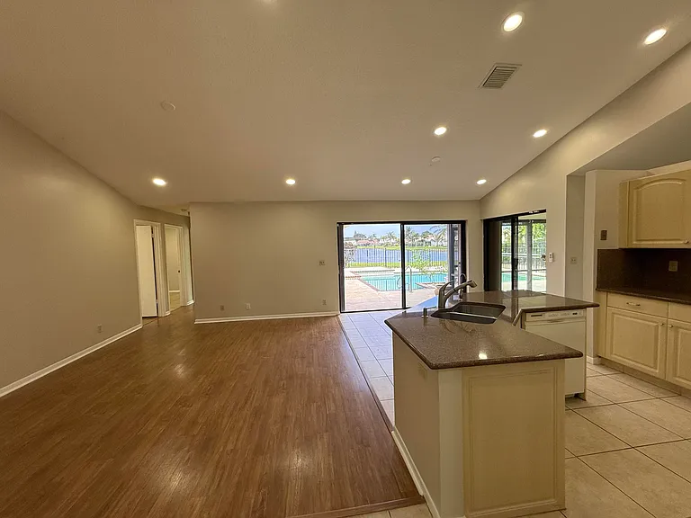 9215 Sun Pointe Dr — Photo 6