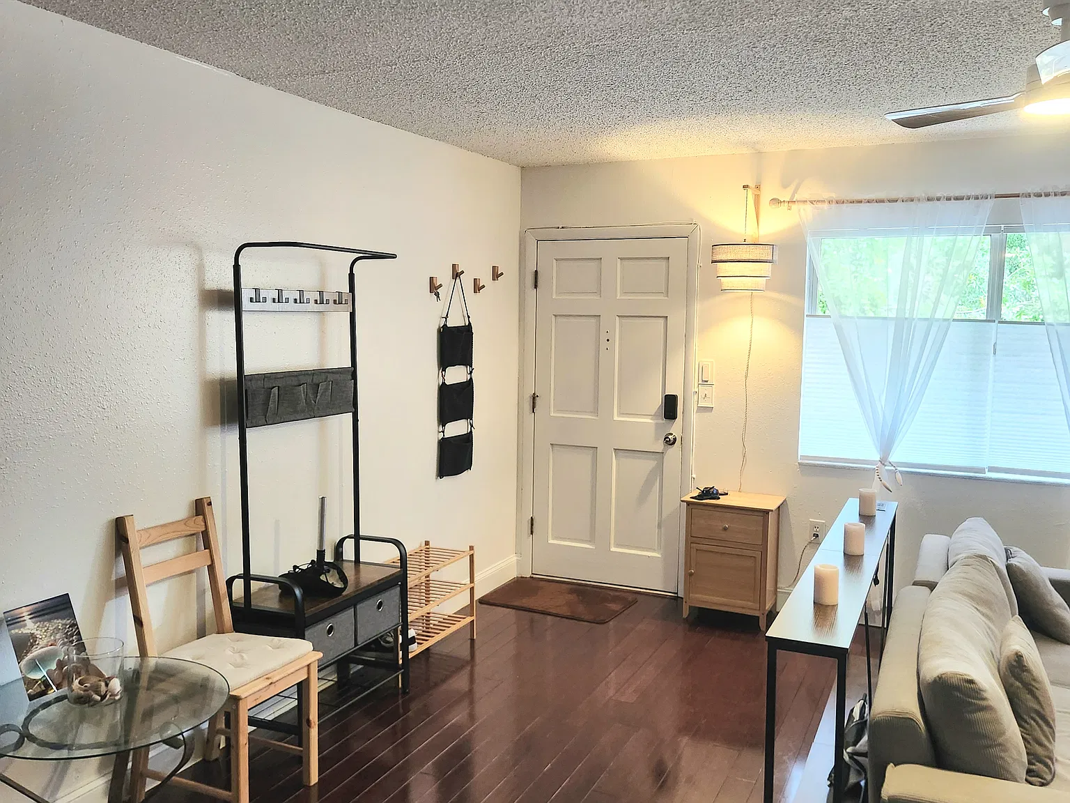 2525 W Bay Dr — Photo 4