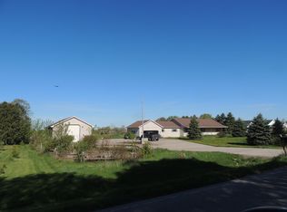 8799 Oakwood Ave, Neenah, WI 54956