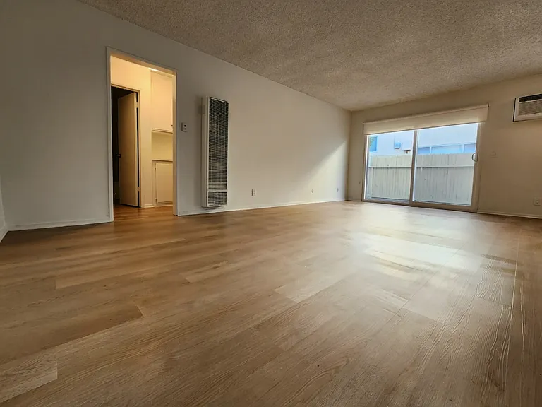 10138 Palms Blvd #6 — Photo 14
