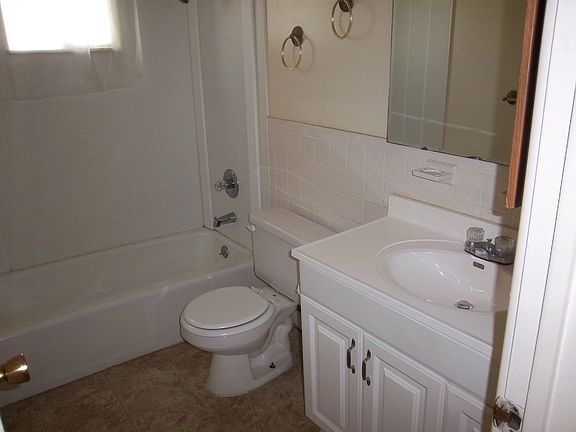 UPPER HALL BATH