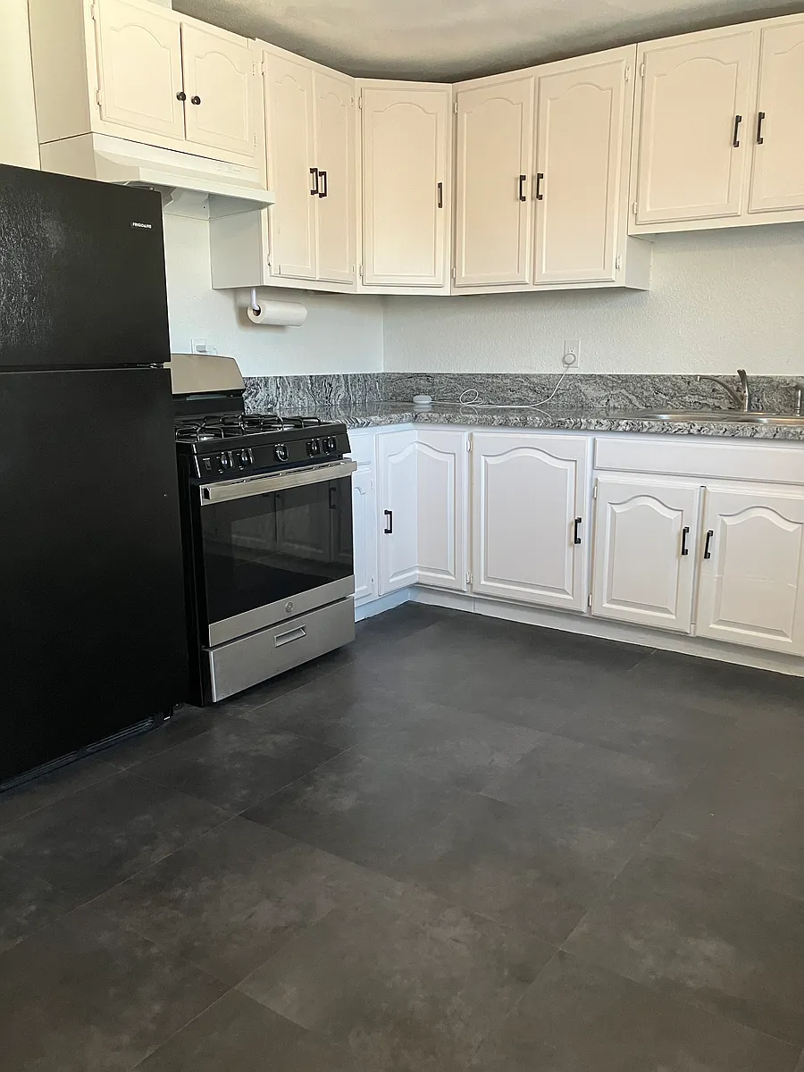 kitchen - 15526 4th St #B