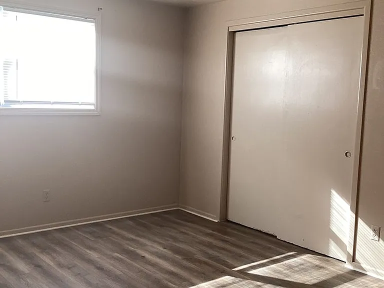 1520 S Industrial Dr — Photo 7