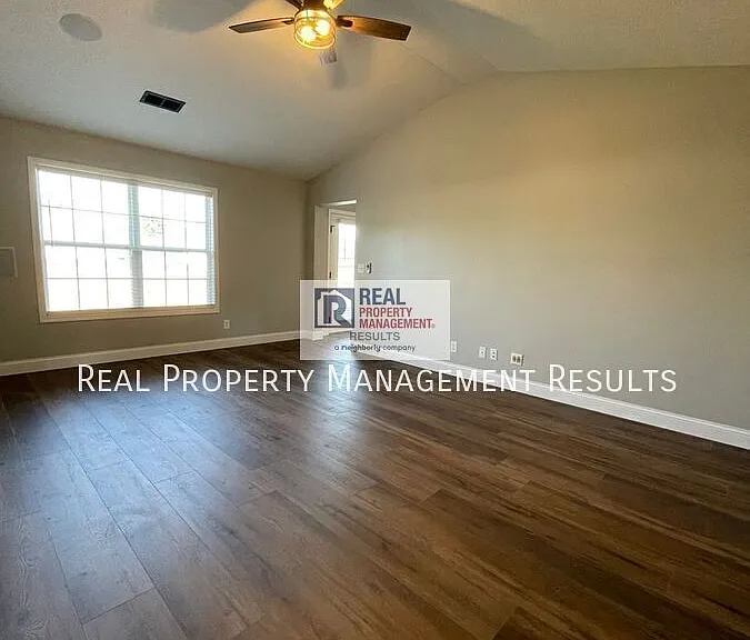 4800 Penrose Dr — Photo 3
