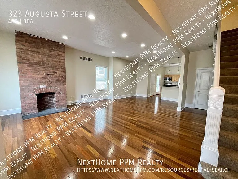 323 Augusta St — Photo 3