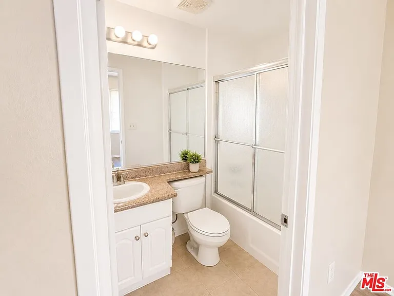 15200 Sherman Way #104 — Photo 6