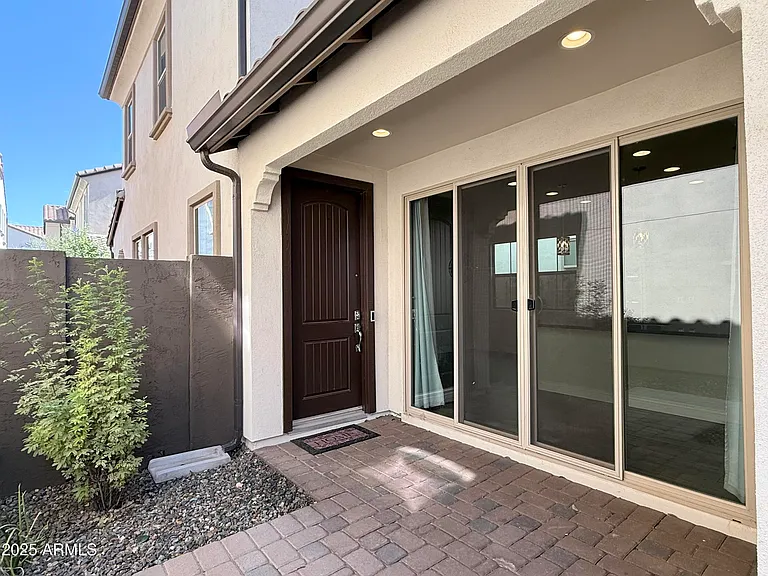 2366 W Gloria Ln — Photo 8