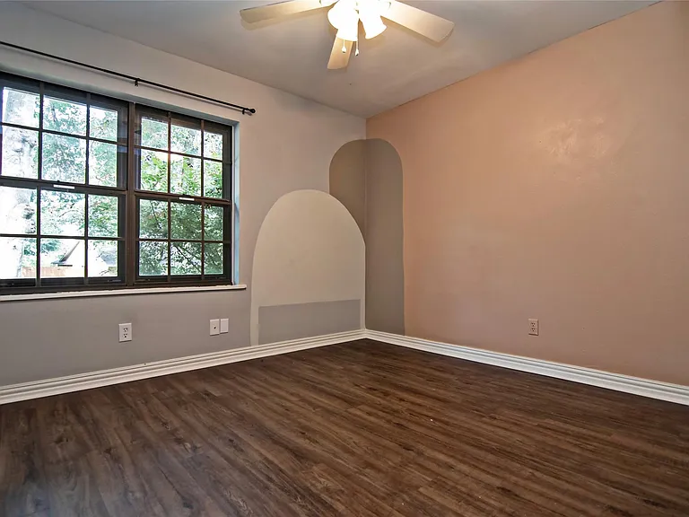 2410 Valley Dr — Photo 8
