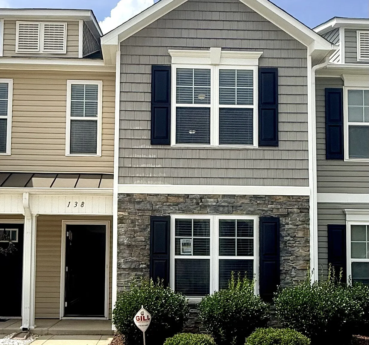 2 bed, 2.5 bath, 1262 sqft, $1,600 — Photo 2