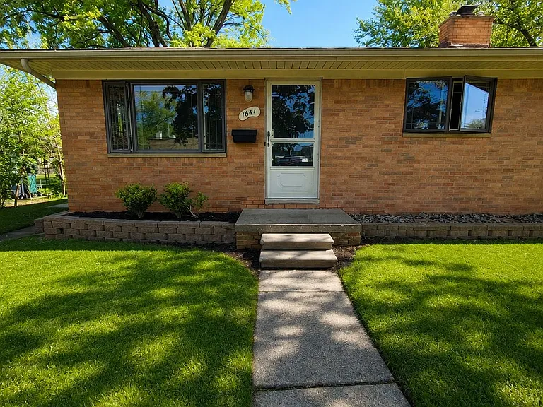 1641 Fairview Ave — Photo 2
