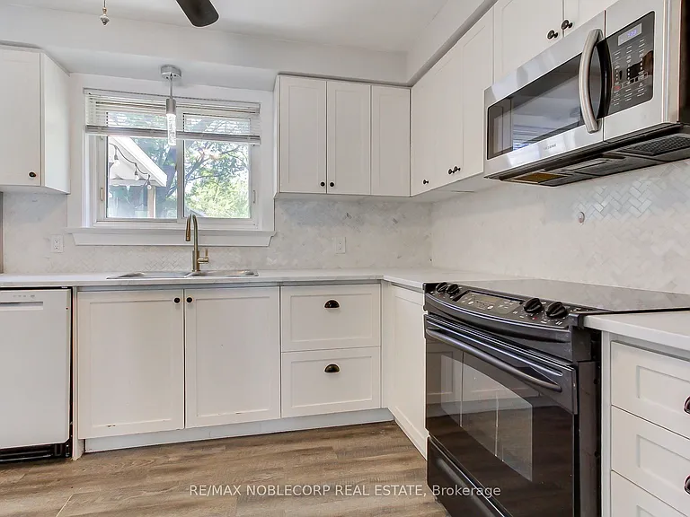 17 Larkdale Cres — Photo 20