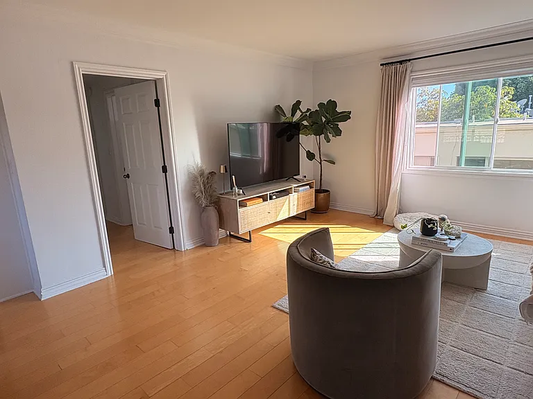 11646 Chenault St #25 — Photo 9