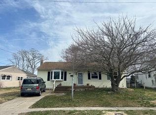 318 Linden Ln, Rio Grande, NJ 08242