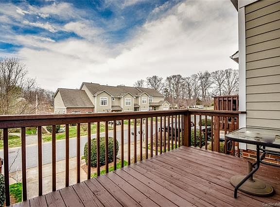 3rd image of 123 Sunridge Dr