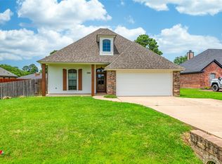 202 Sherwood Dr, Benton, LA 71006
