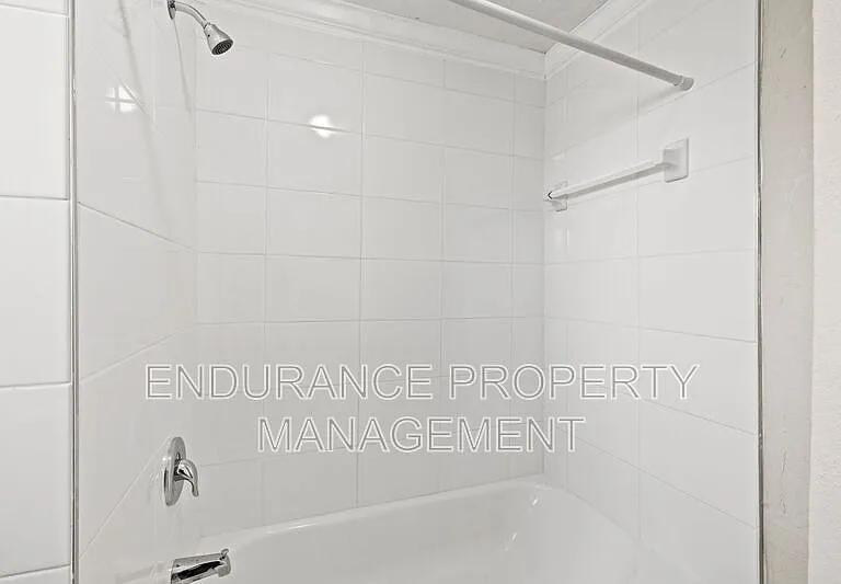1125 W 28th St — Photo 13