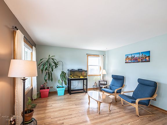 4th image of 290 Bridlewood Cir