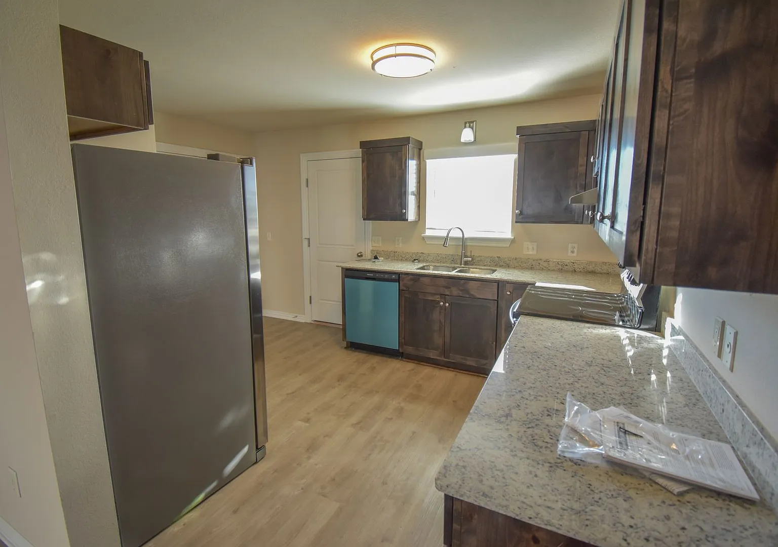 2 bedroom 2.5 bath townhouse located close to schools and city park in Farmington! — Photo 4