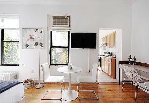4th image of 210 W 17th St APT 3C