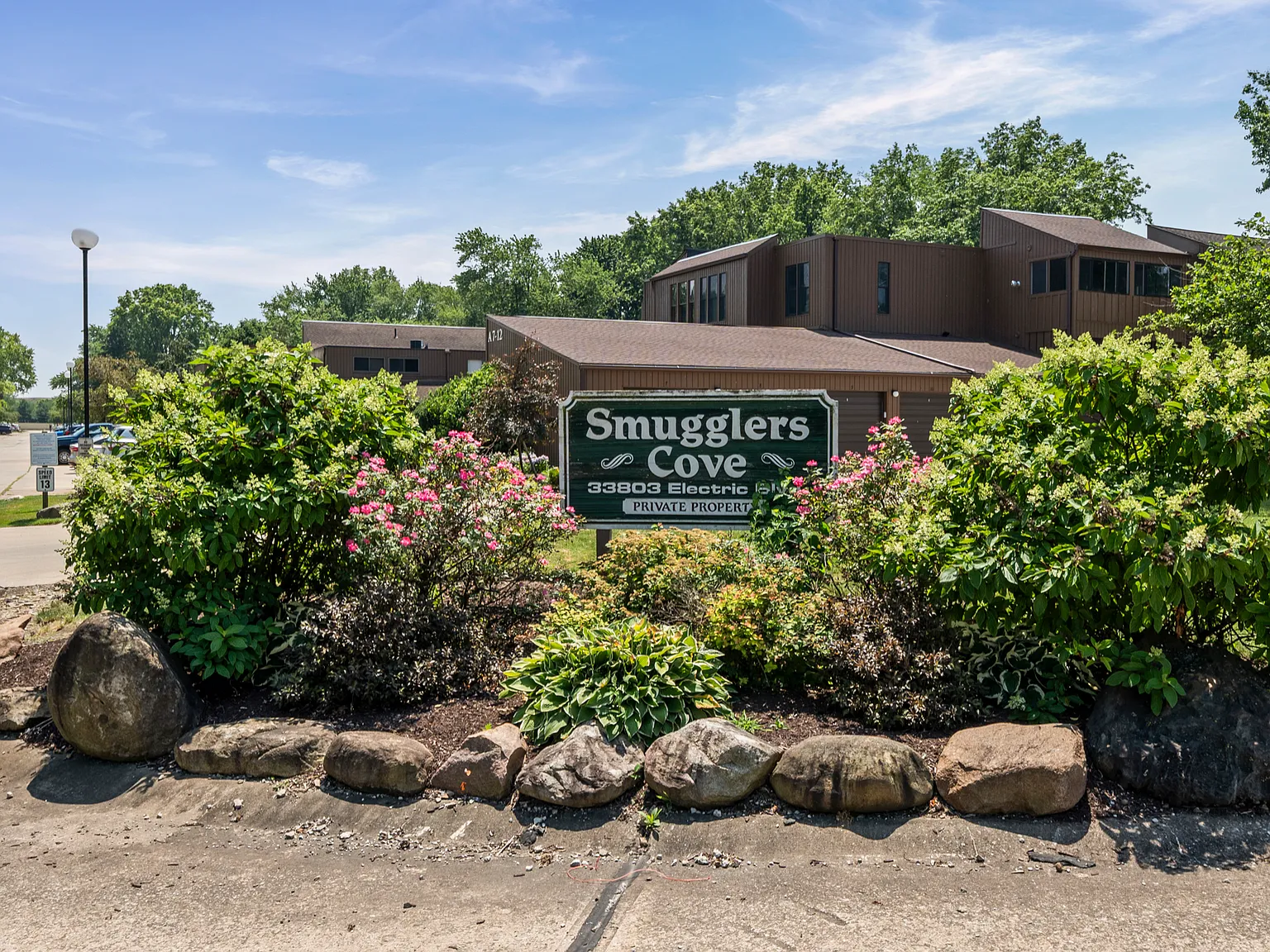 2 bed, 1.5 bath, $1,600 — Photo 2