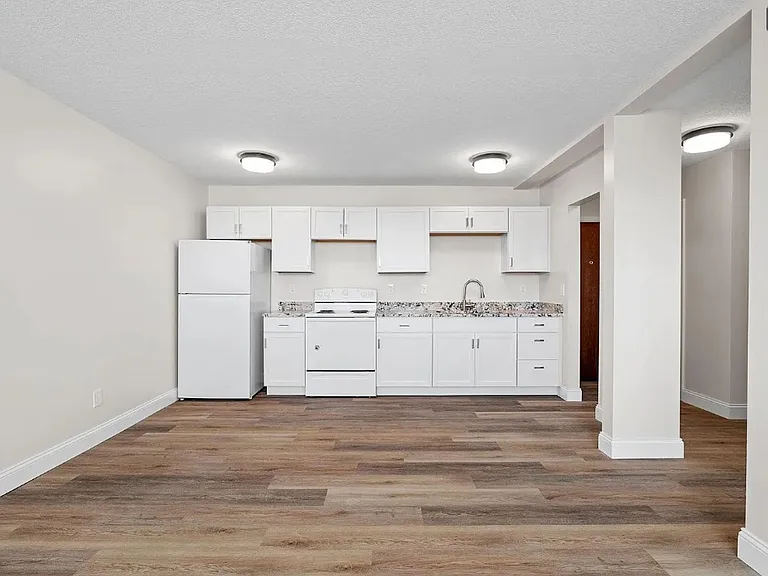 Lawson Arms Apartments — Photo 1