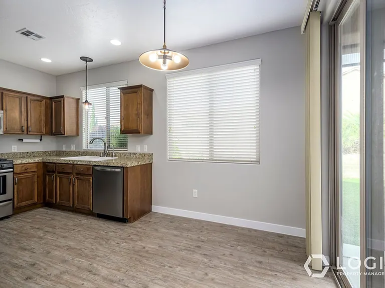 2445 E White Horse Dr — Photo 10