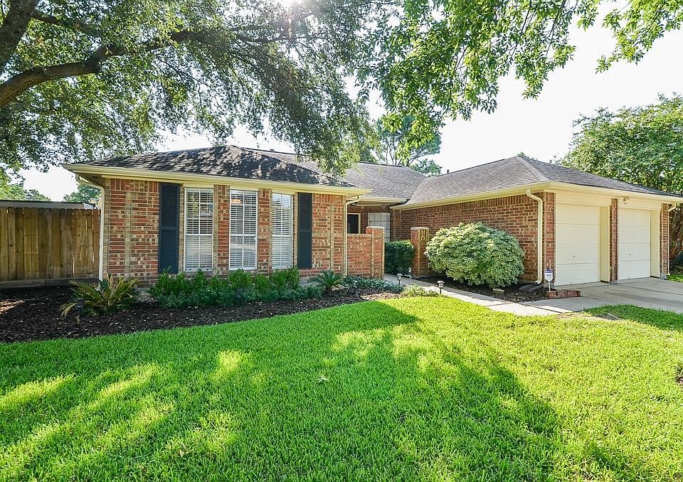 Lovely one story home located in the much desired Copperfield area.