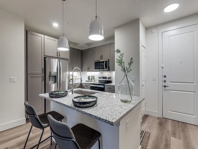 Aura Southgate Apartments — Photo 10