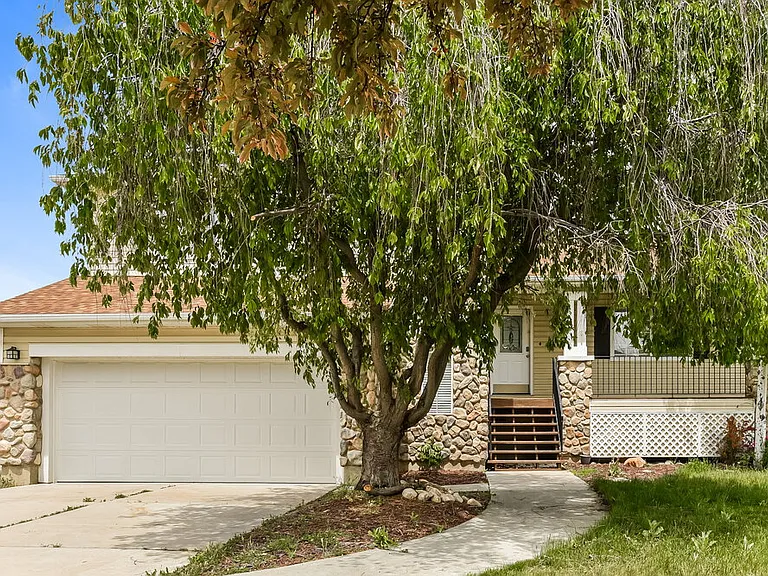 4492 W Ripple Dr — Photo 1