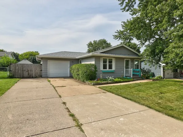 504 3rd St NW, Altoona, IA 50009