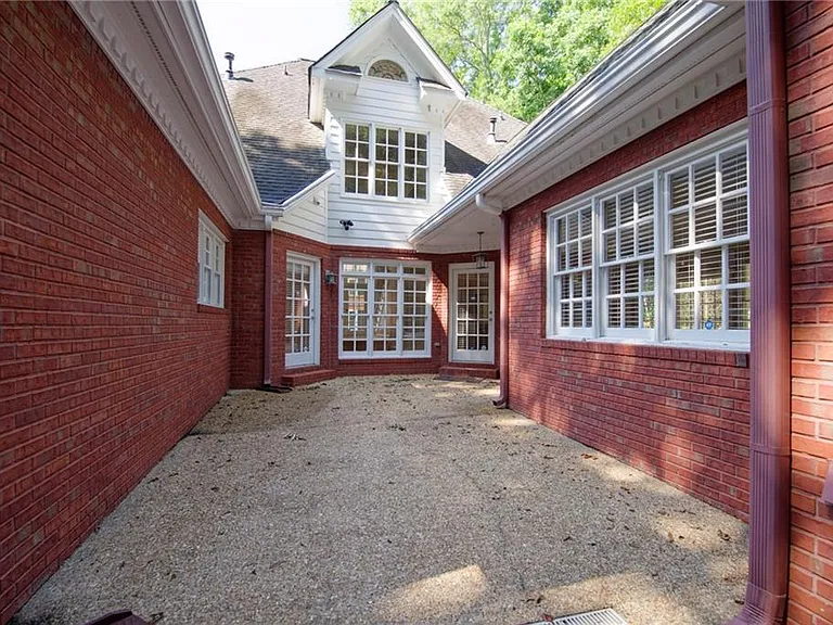 1150 Goodwin Pl — Photo 24