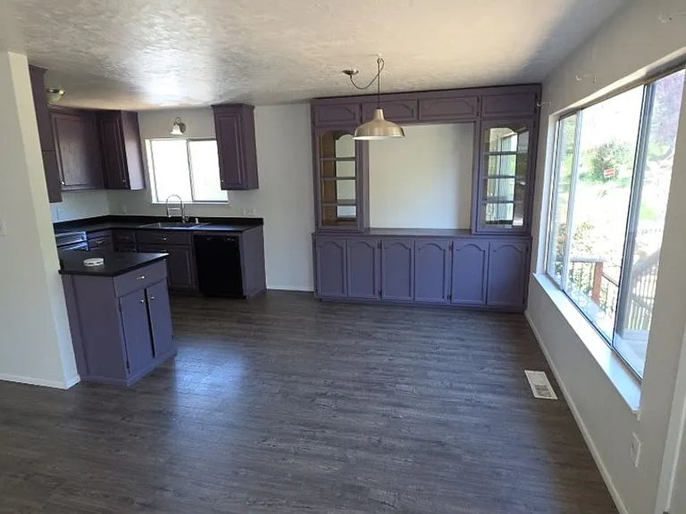 9247 Fairway Dr — Photo 2