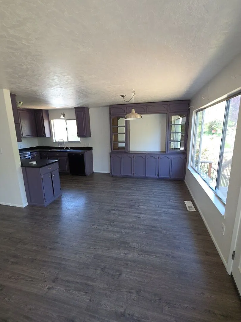 Building Photo - 9247 Fairway Dr