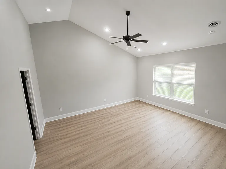 2086 Meadow Creek Ln — Photo 4