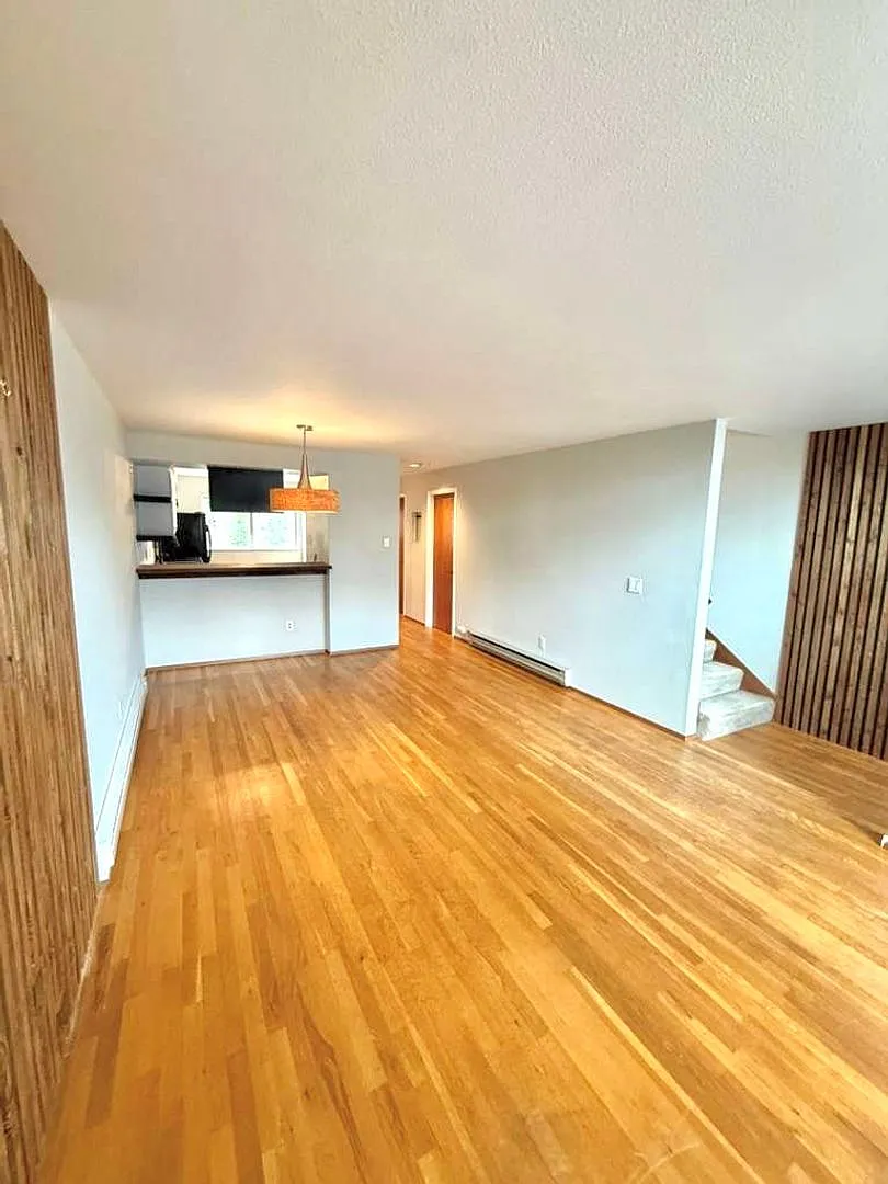 North Seattle 2BR Townhome with Private Garden & Garage — Photo 3