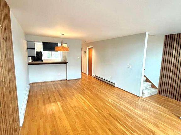 3rd image of 8833A Midvale Ave N