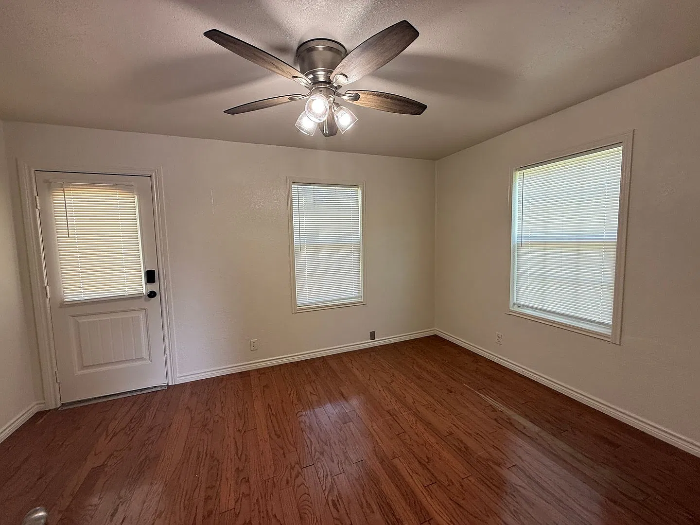 Available 11/03/26! Spacious one bedroom! — Photo 2