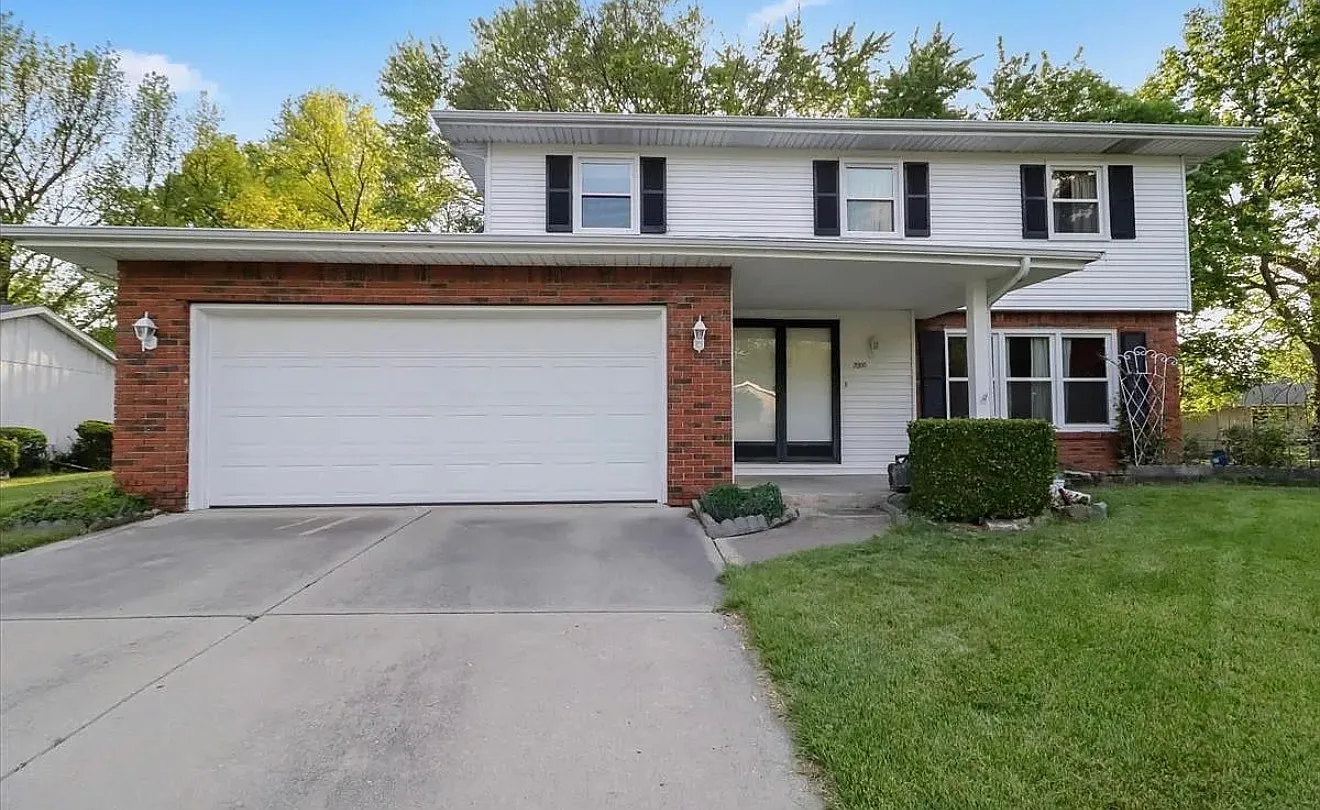 4 bed, 2.5 bath, 1800 sqft, $2,300 — Photo 1