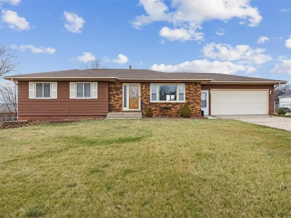 2626 29th St SW, Cedar Rapids, IA 52404