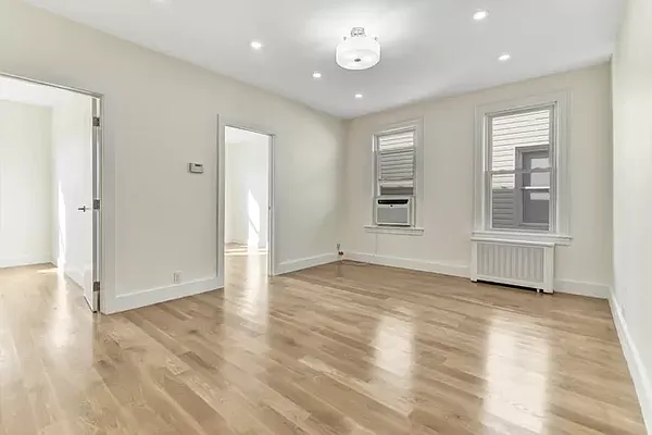 Rented by Halvatzis Realty | media 3