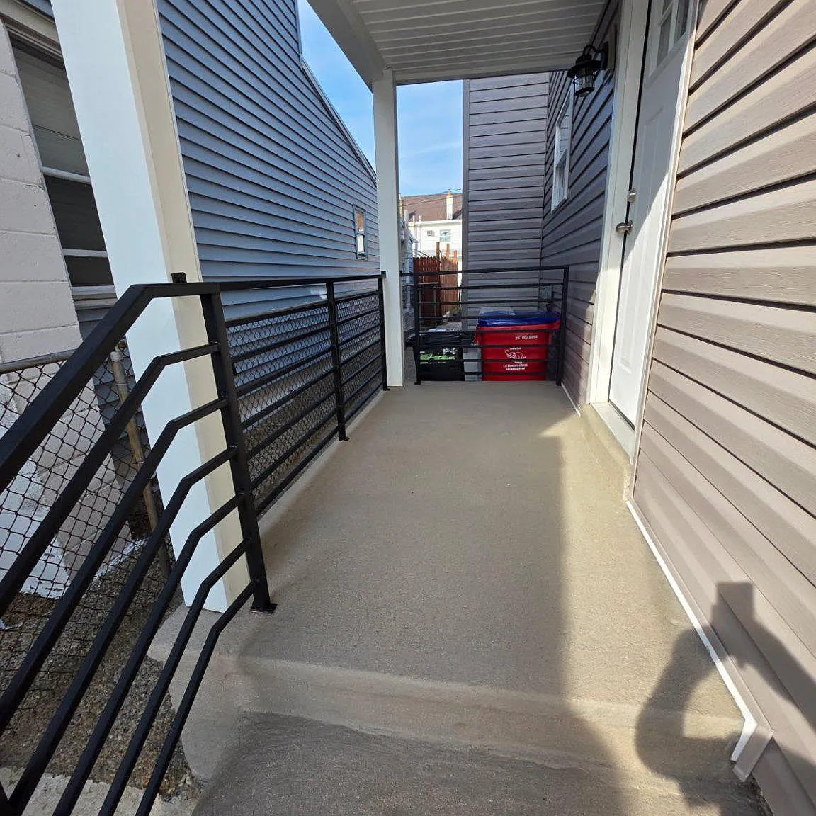 4 bed, 1.0 bath, 1654 sqft, $2,200 — Photo 2
