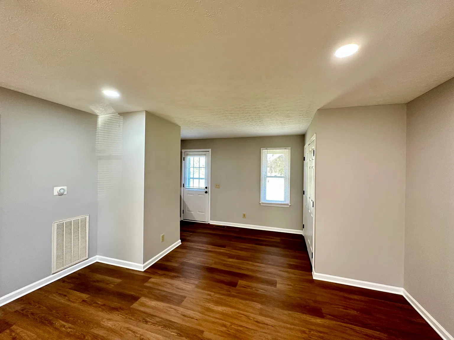 3 bed, 1050 sqft, $1,575 — Photo 3