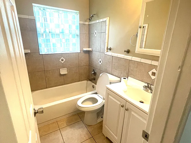 225 Avacado Ct #4 — Photo 5