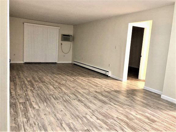 3rd image of 5 Autumn Leaf Dr APT 21