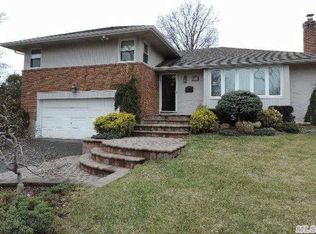929 Wellington Rd, Westbury, NY 11590